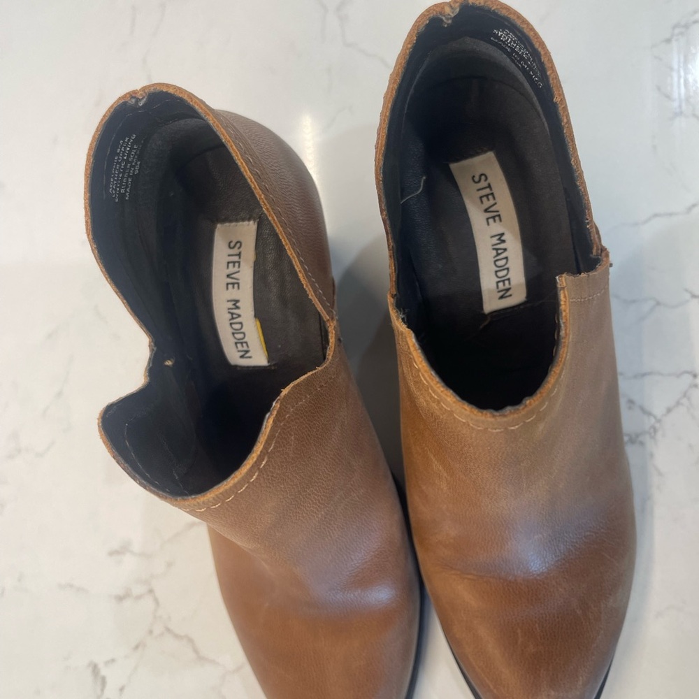 Steve Madden Brown Ankle Booties with V-Cut Design - Picture 4 of 7